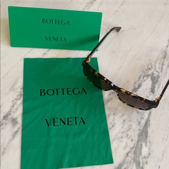 Bottega Veneta Sunglasses - Picture 6 of 6